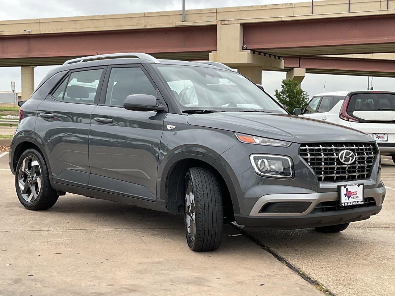 Used 2025 Hyundai Venue SEL image 4