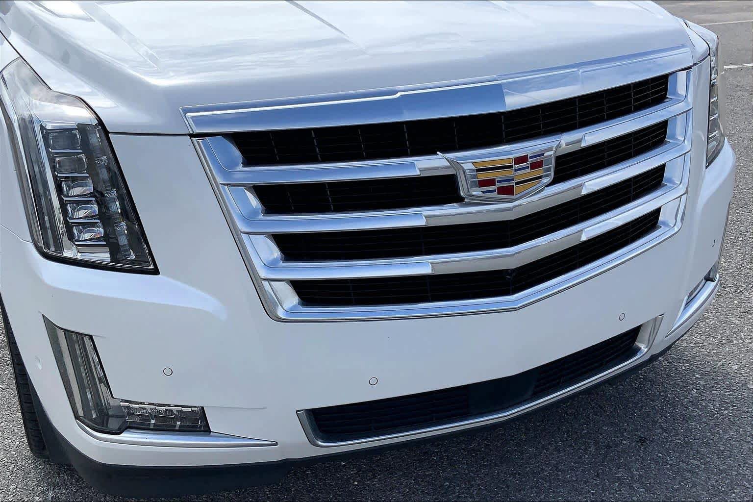 Used 2019 Cadillac Escalade ESV Premium Luxury image 28