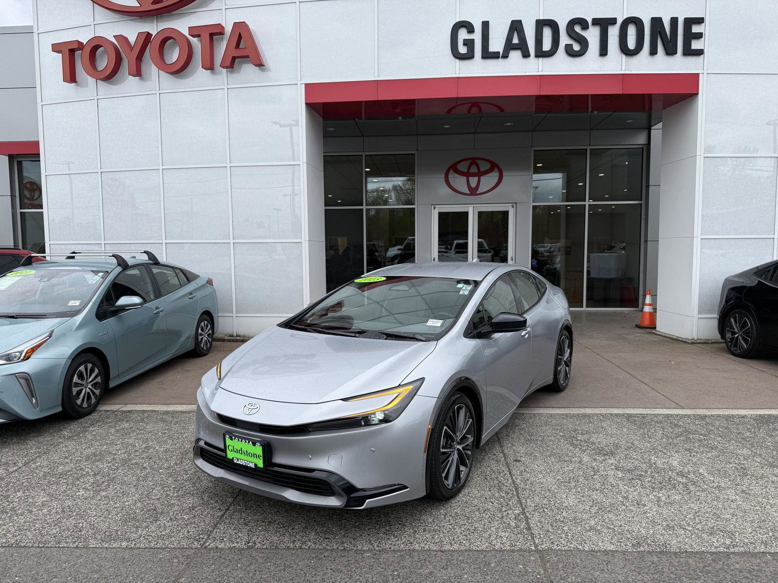 Used 2023 Toyota Prius XLE image 1