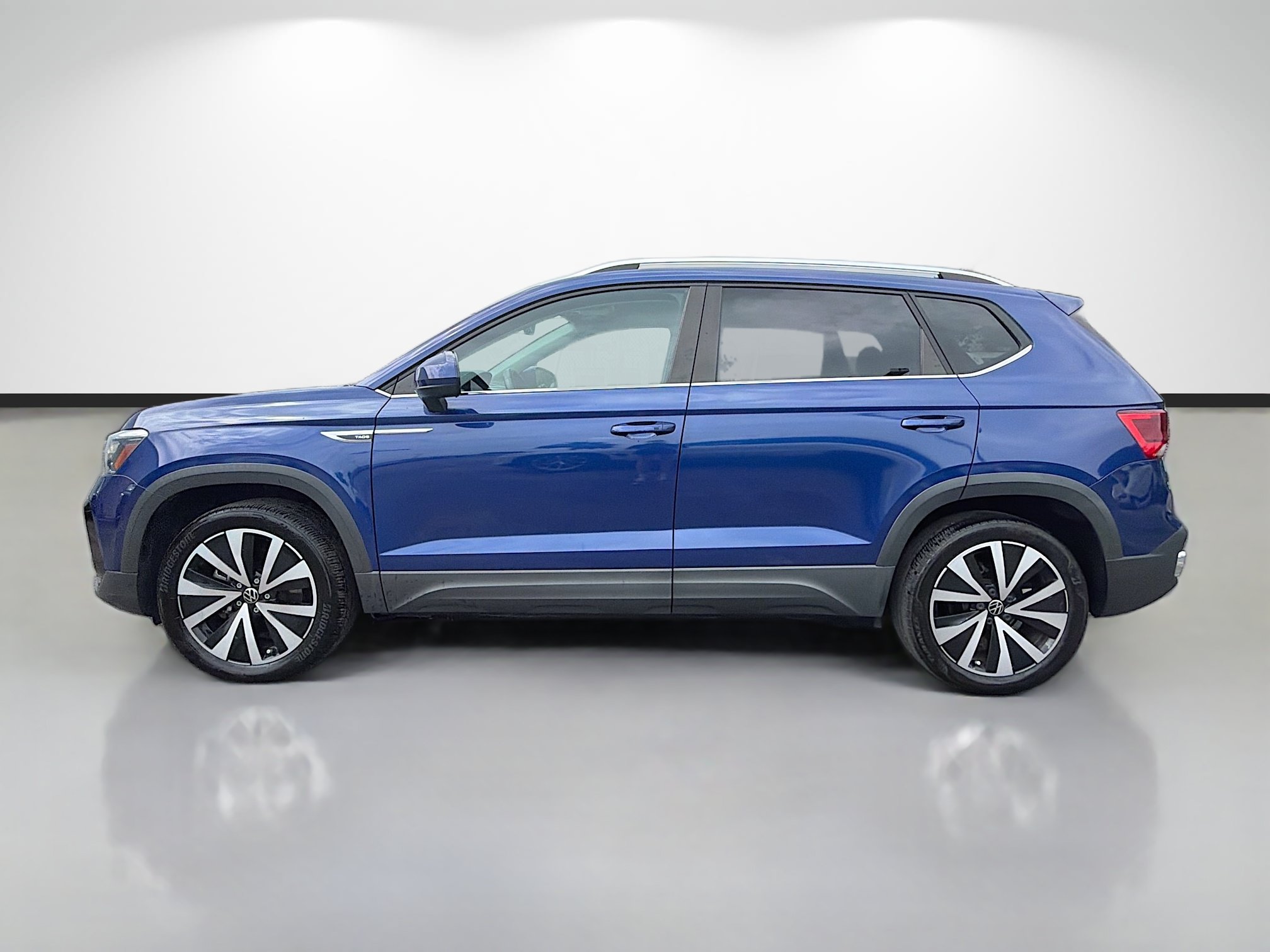 Used 2022 Volkswagen Taos SE FWD image 6
