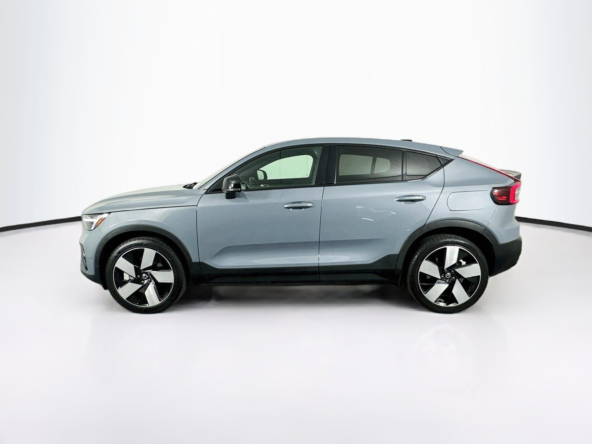 Used 2023 Volvo C40 P8 Recharge Ultimate w/ Protection Package Premier AWD/4WD image 4