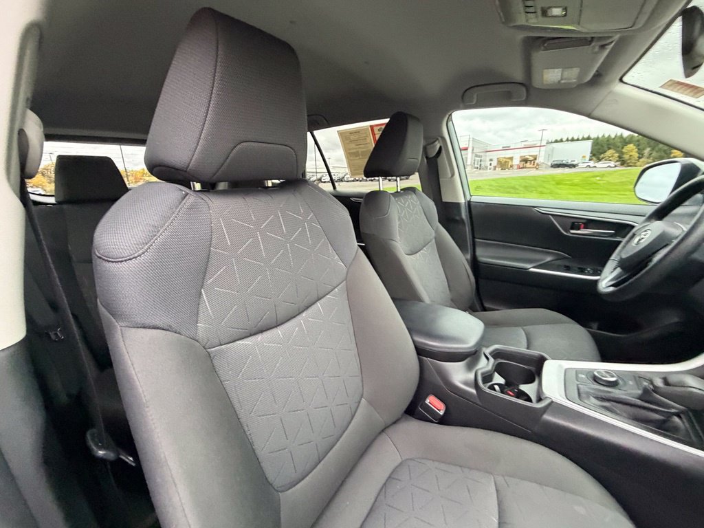 Used 2021 Toyota RAV4 XLE w/ XLE Grade Weather Package AWD/4WD image 33