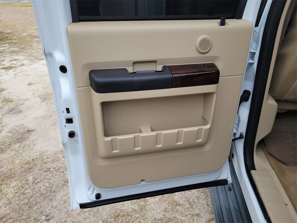 Used 2008 Ford F350 Lariat image 26