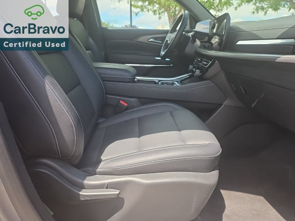 Used 2025 Chevrolet Traverse LT FWD image 24