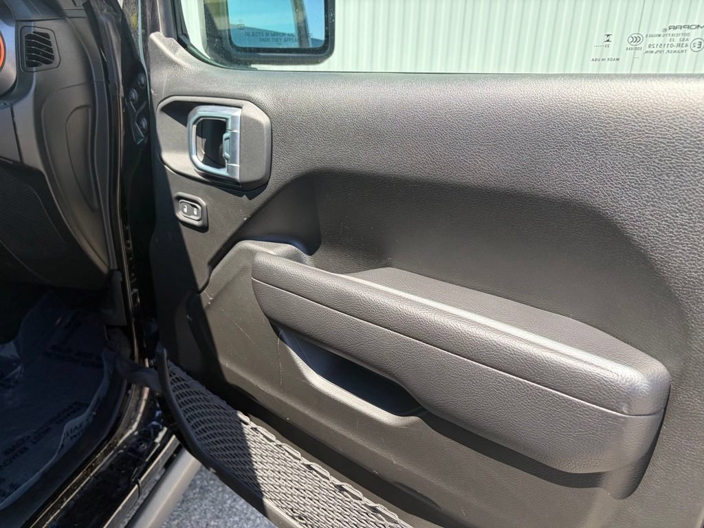 Used 2023 Jeep Gladiator Mojave w/ Cold Weather Group AWD/4WD image 22