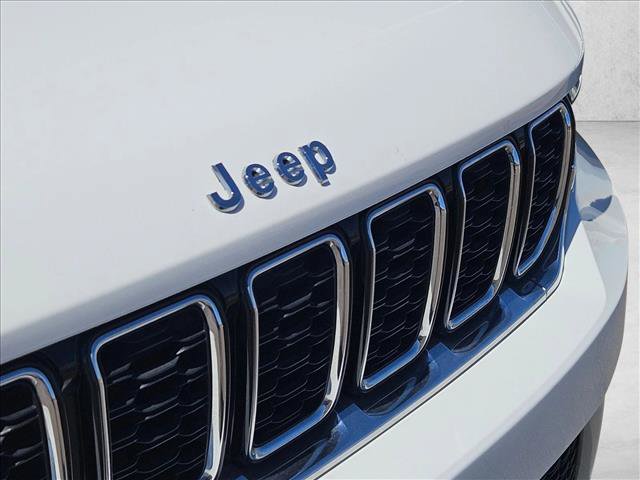 Used 2023 Jeep Grand Cherokee Limited image 29