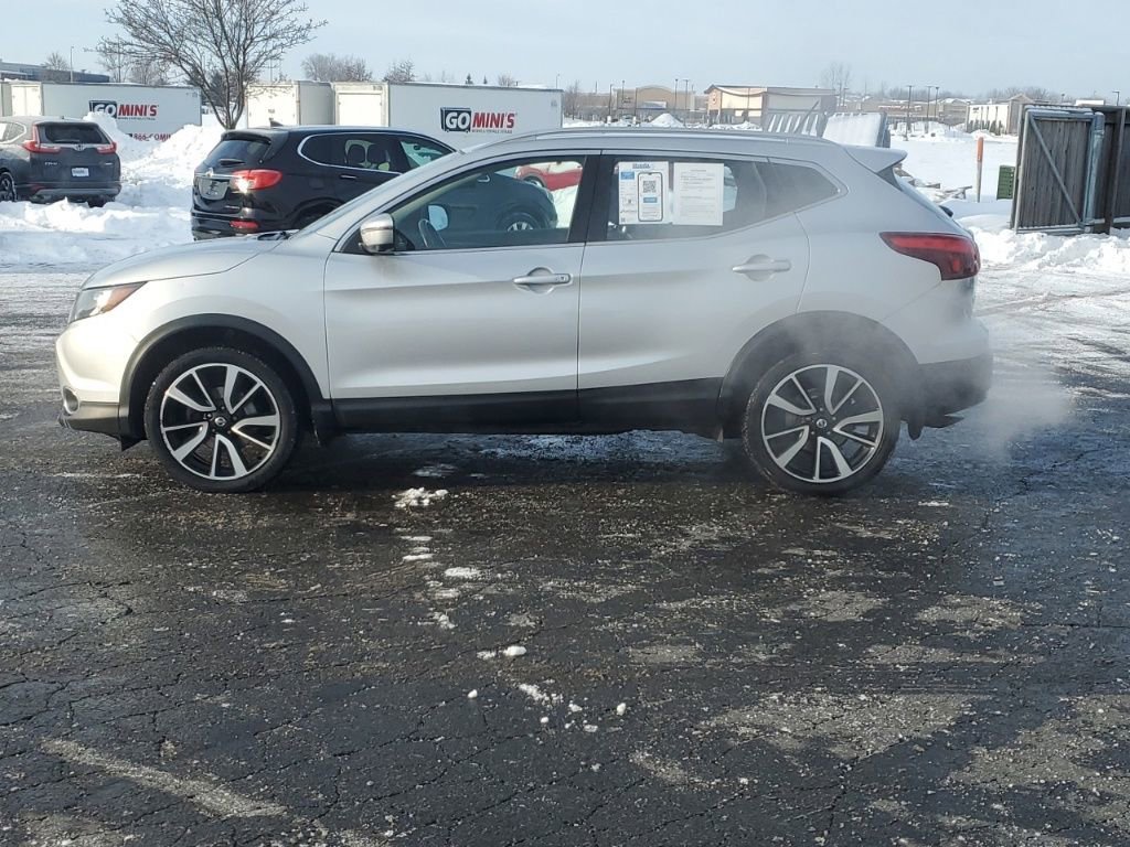 Used 2017 Nissan Rogue Sport SL w/ SL Premium Package image 4