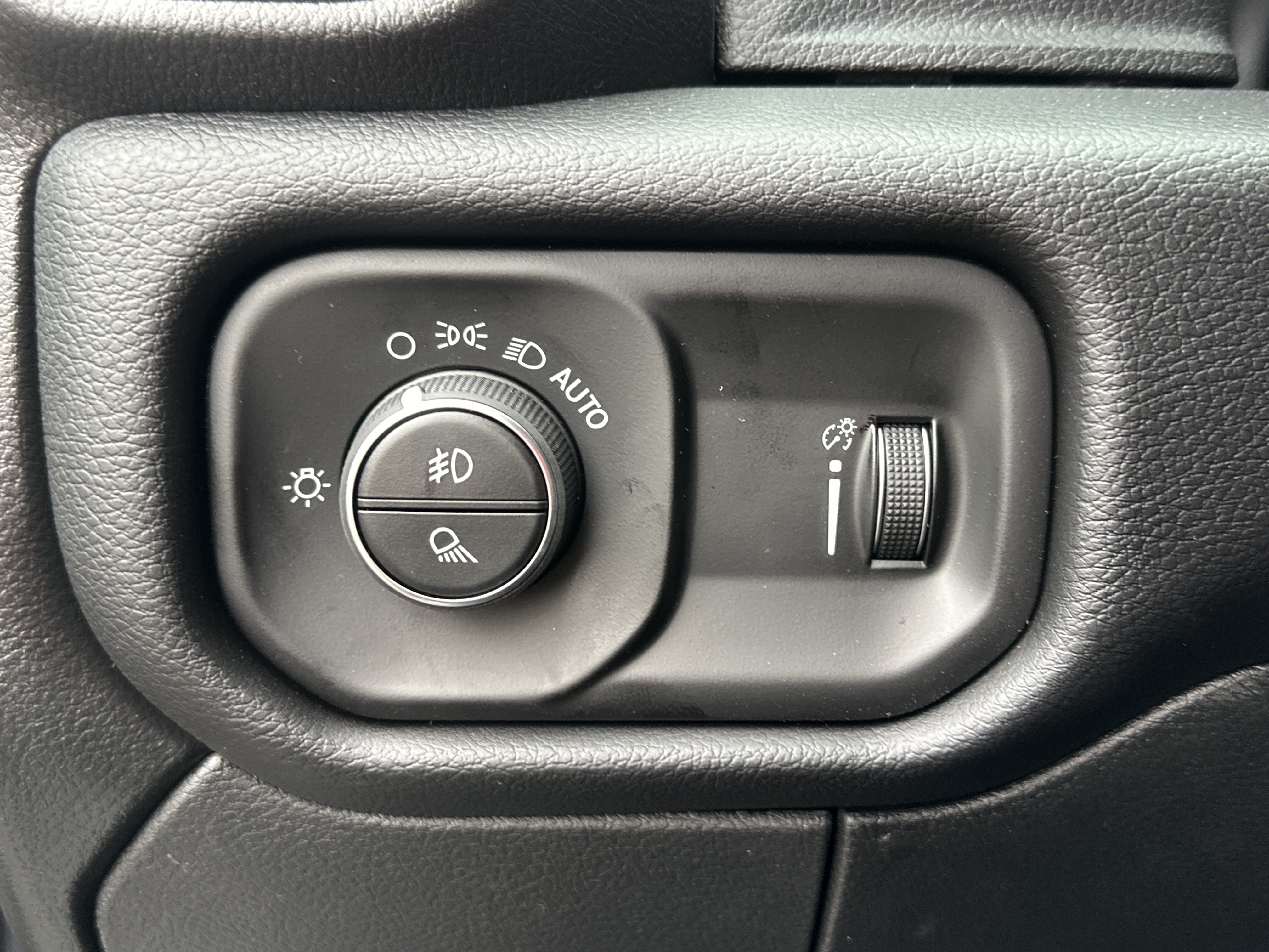 New 2026 RAM 2500 Big Horn AWD/4WD image 13