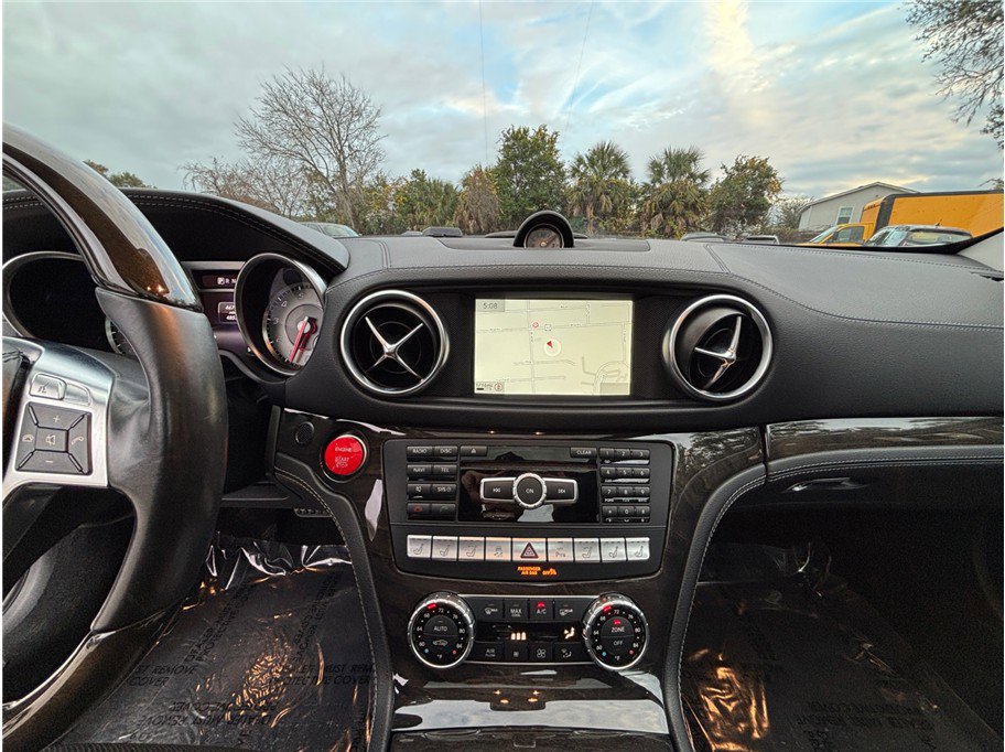 Used 2015 Mercedes-Benz SL 550 image 11