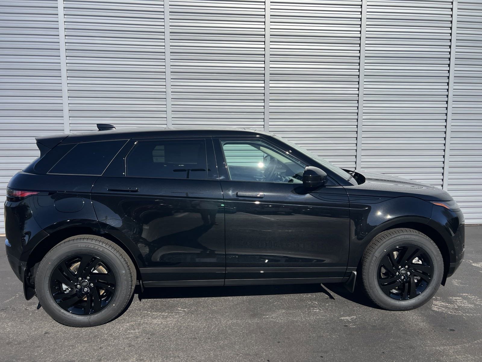 New 2025 Land Rover Range Rover Evoque Dynamic SE image 6