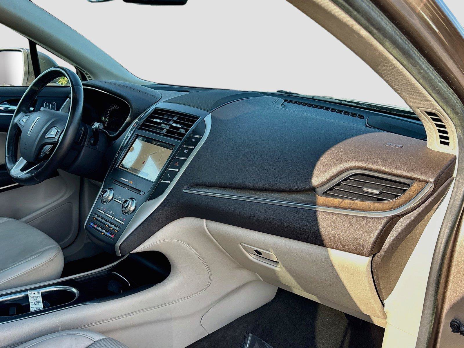 Used 2019 Lincoln MKC Reserve w/ MKC Technology Package FWD image 30