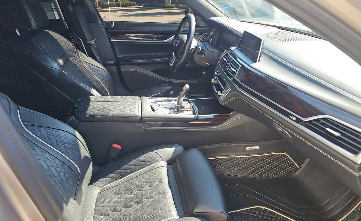 Used 2022 BMW ALPINA B7 xDrive w/ Interior Design Package AWD/4WD image 3