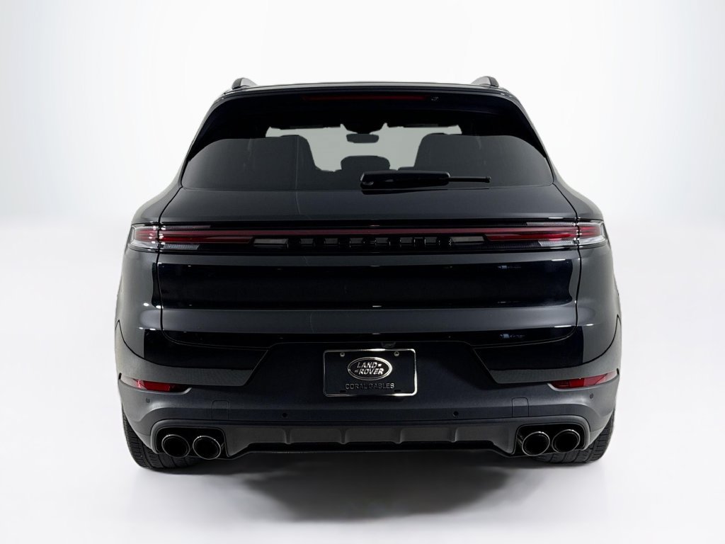 Used 2024 Porsche Cayenne AWD/4WD image 4