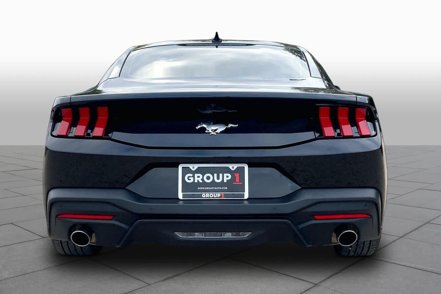 Used 2025 Ford Mustang Coupe RWD image 4