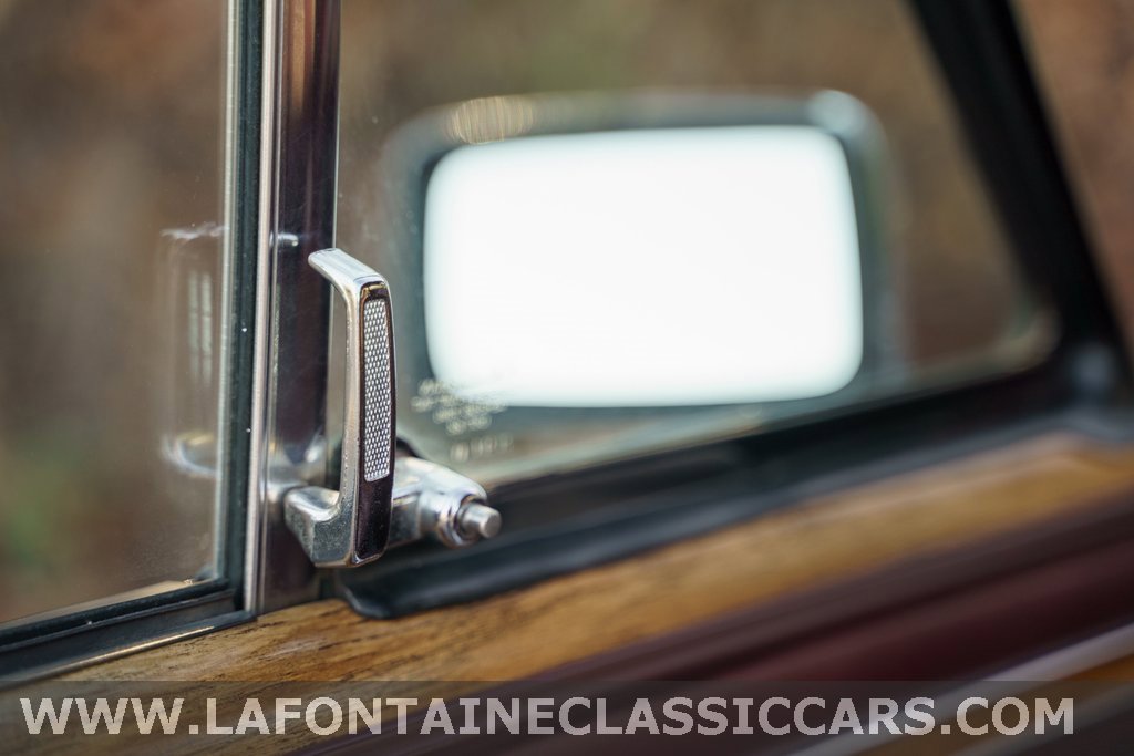 Used 1991 Jeep Grand Wagoneer Base image 80