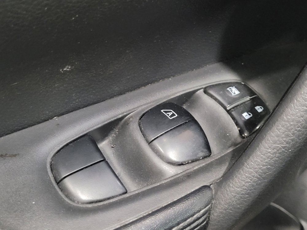 Used 2018 Nissan Rogue SV image 27