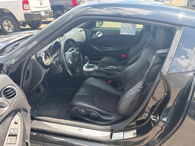 Used 2010 Nissan 370Z Touring w/ Sport Pkg RWD image 9