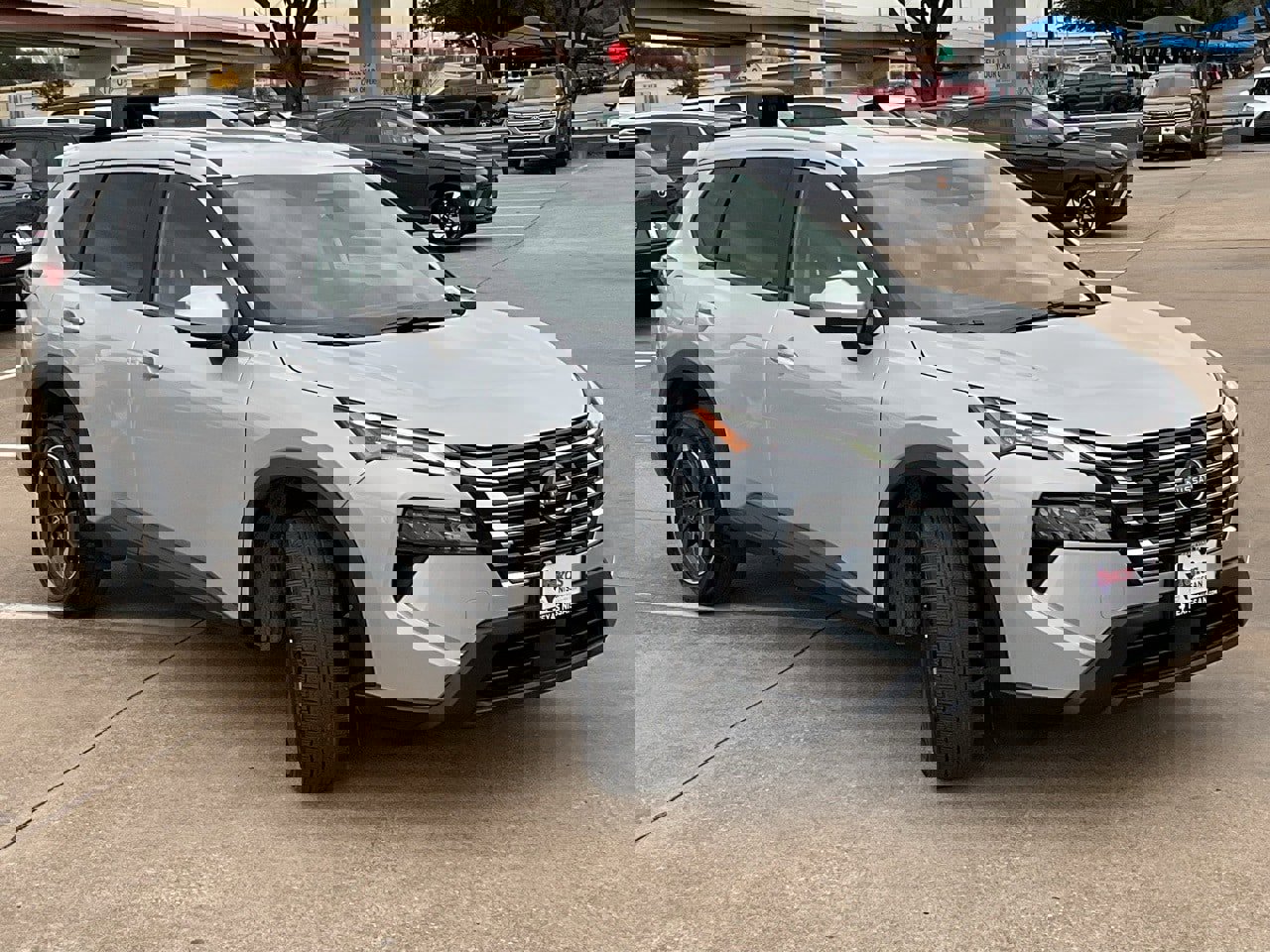 Used 2025 Nissan Rogue SV image 4