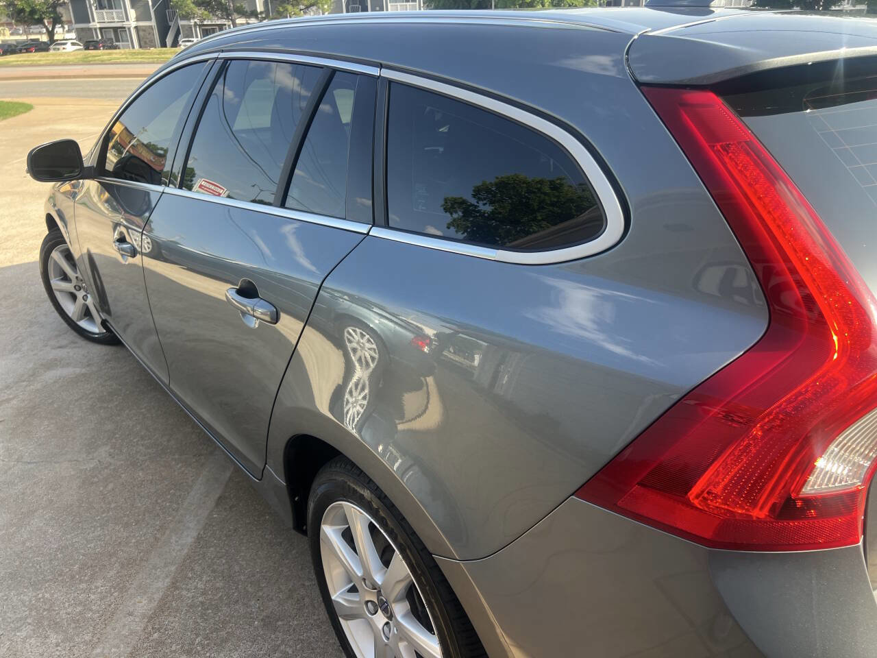 Used 2017 Volvo V60 T5 Platinum FWD image 7