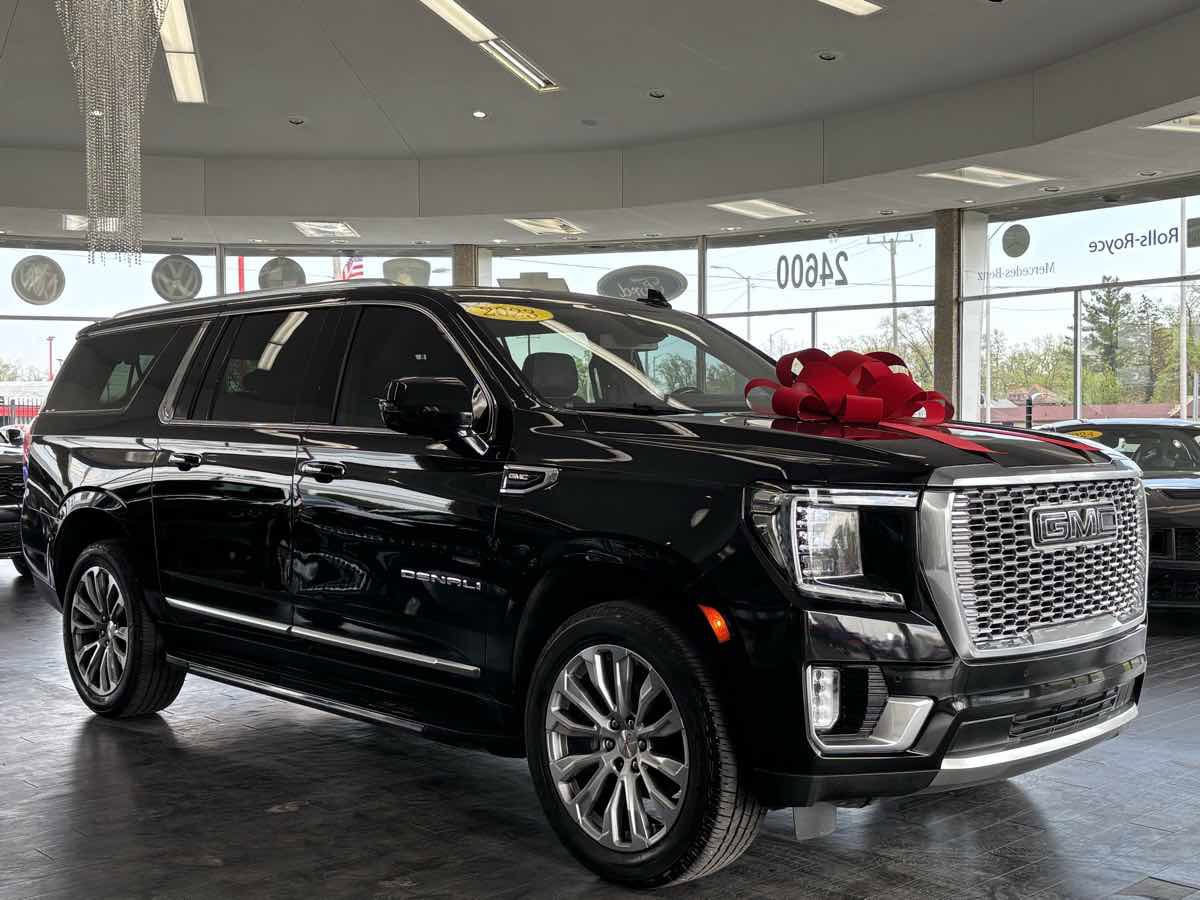 Used 2023 GMC Yukon XL Denali AWD/4WD image 1