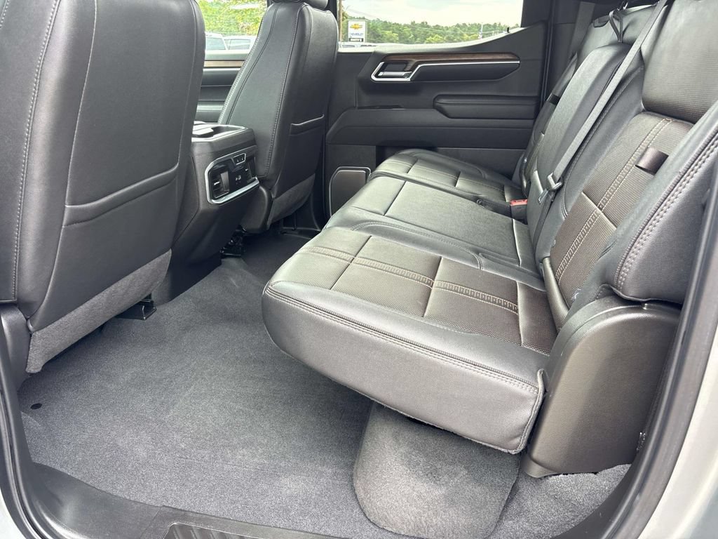 Used 2025 Chevrolet Silverado 1500 High Country AWD/4WD image 14