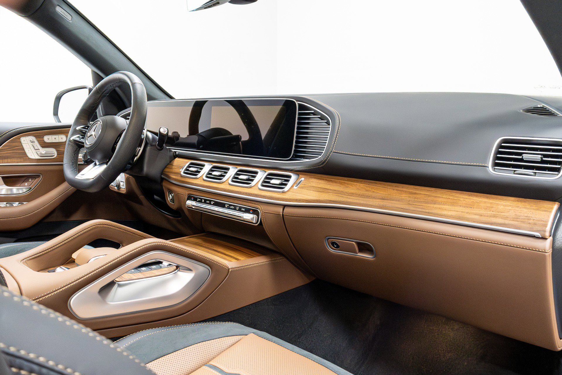 Used 2026 Mercedes-Benz GLS 63 AMG 4MATIC image 28