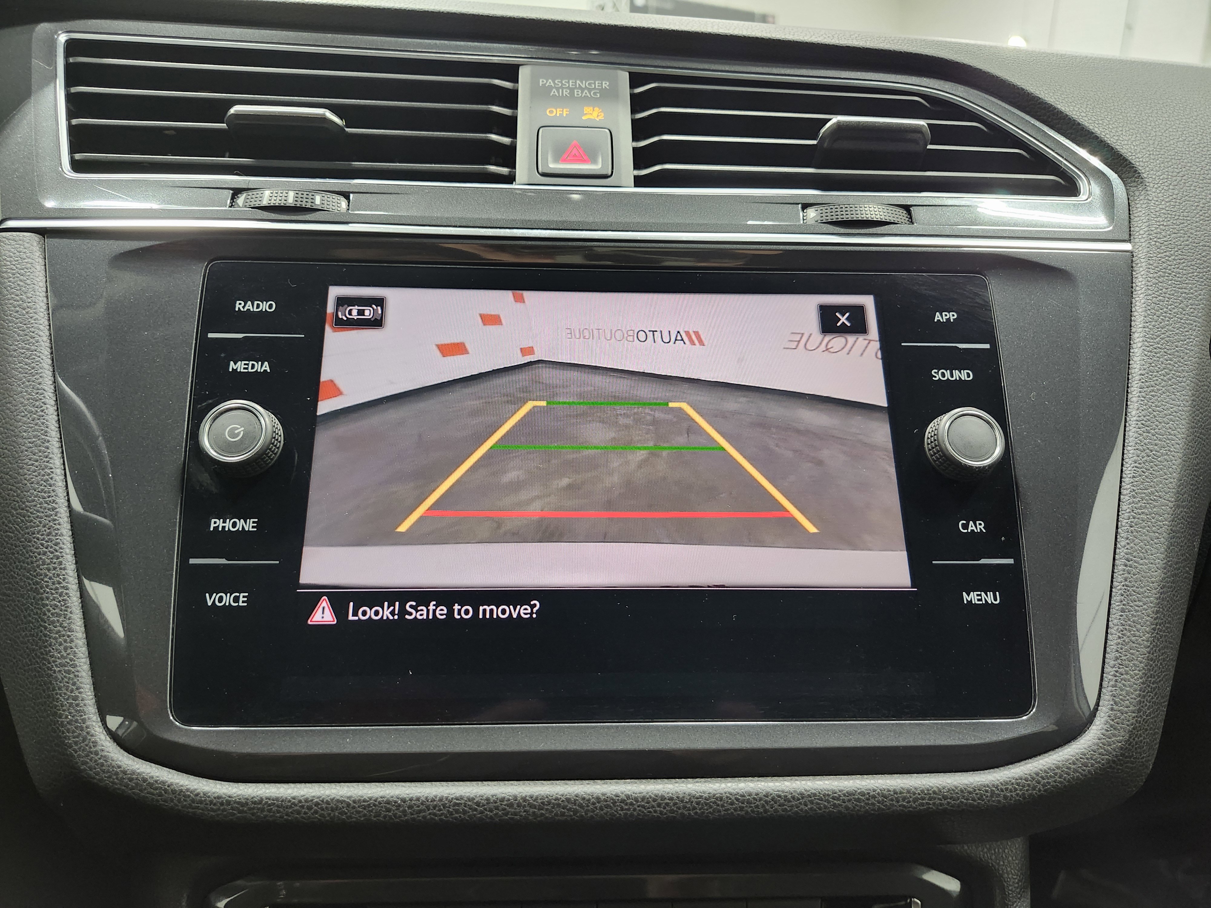 Used 2021 Volkswagen Tiguan SE FWD image 4