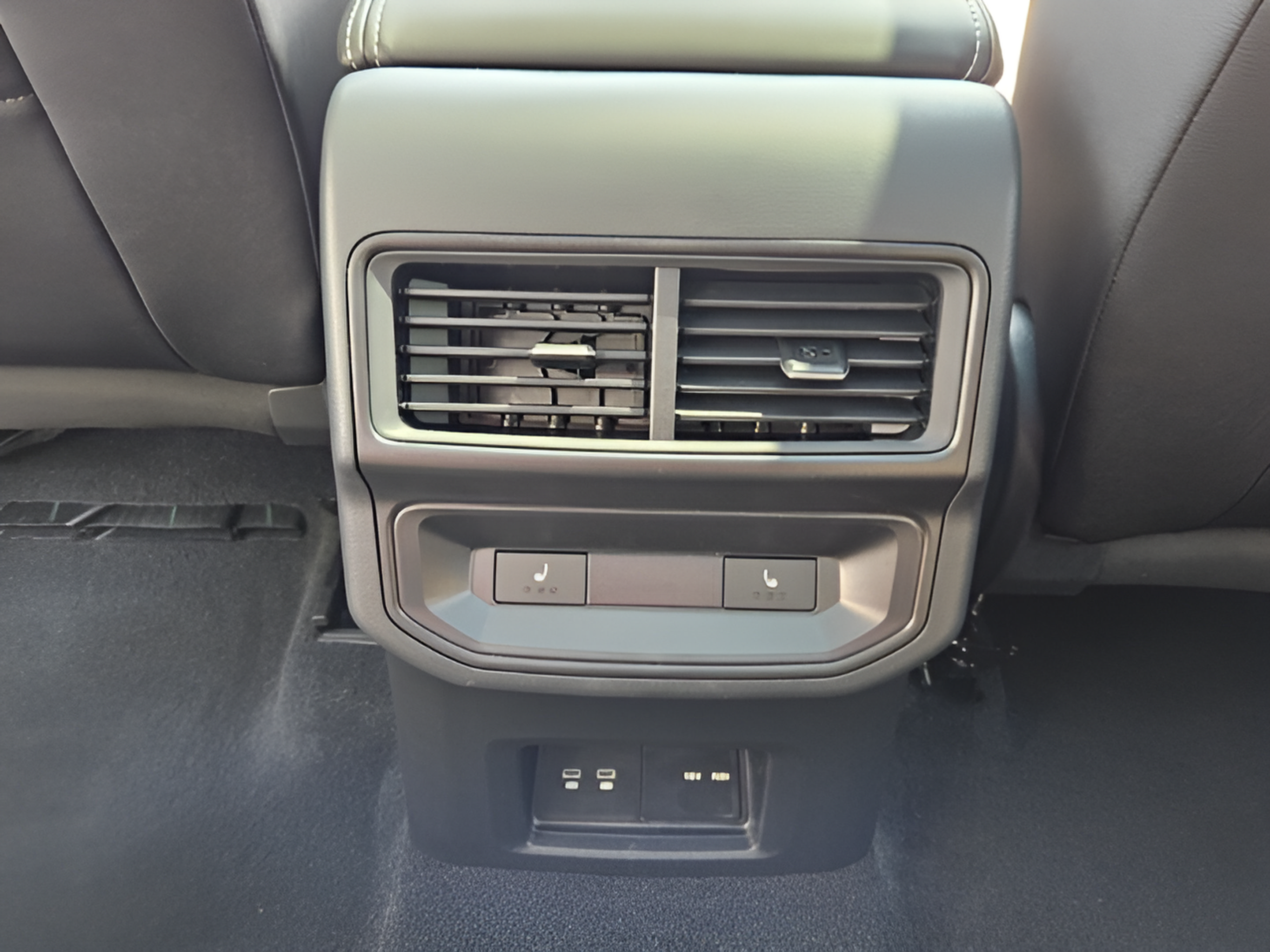 New 2026 Volkswagen Atlas Cross Sport SEL AWD/4WD image 10