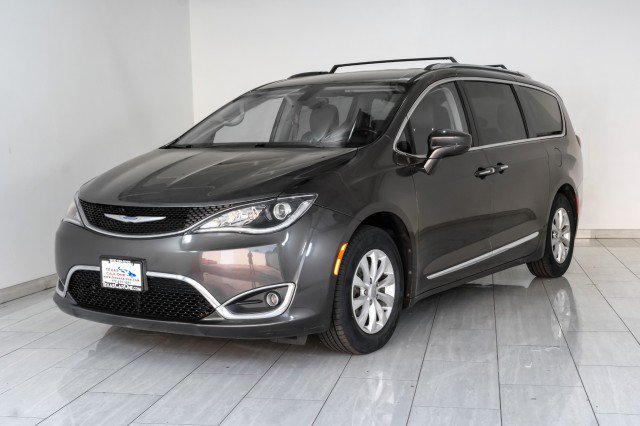 Used 2019 Chrysler Pacifica Touring-L FWD image 4