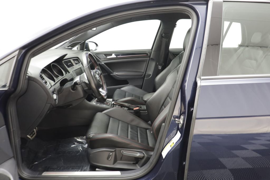 Used 2016 Volkswagen Golf 4-Door FWD image 5