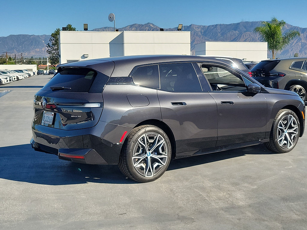 Used 2024 BMW iX xDrive50 w/ Sport Package AWD/4WD image 3