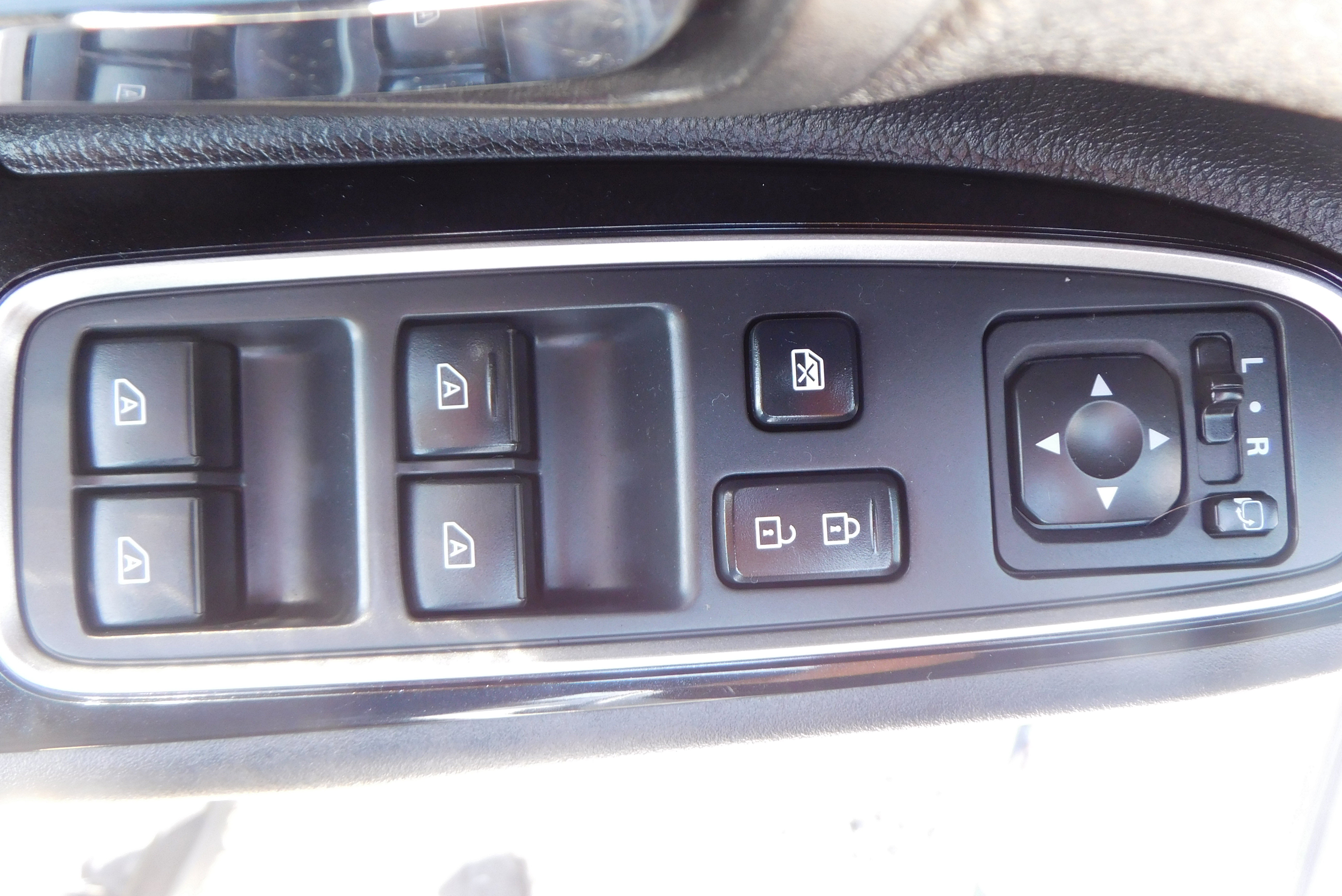 Used 2022 Mitsubishi Outlander SEL image 14