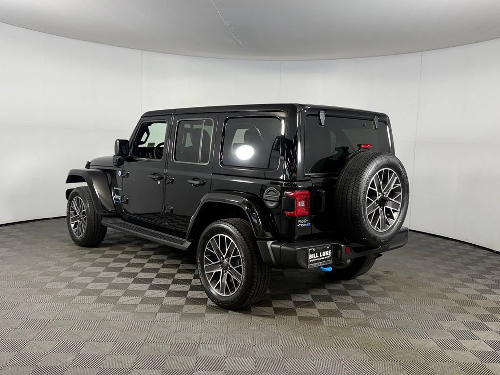 Used 2023 Jeep Wrangler Unlimited Sahara w/ Cold Weather Group AWD/4WD image 10
