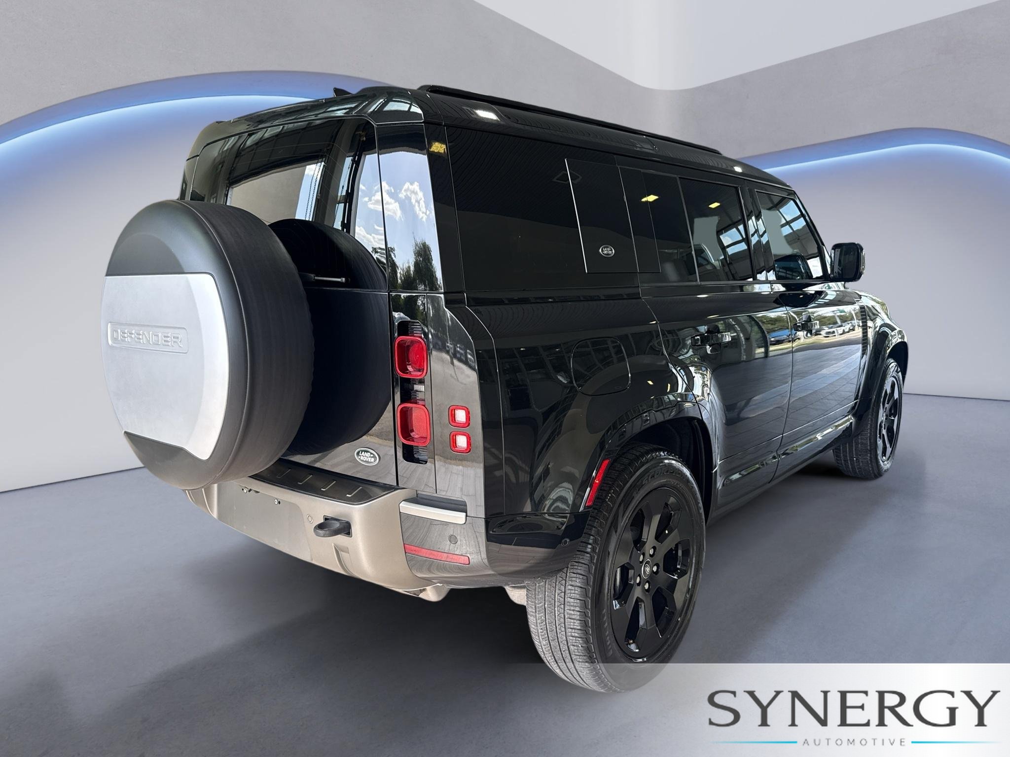 Used 2022 Land Rover Defender 110 X-Dynamic SE AWD/4WD image 5