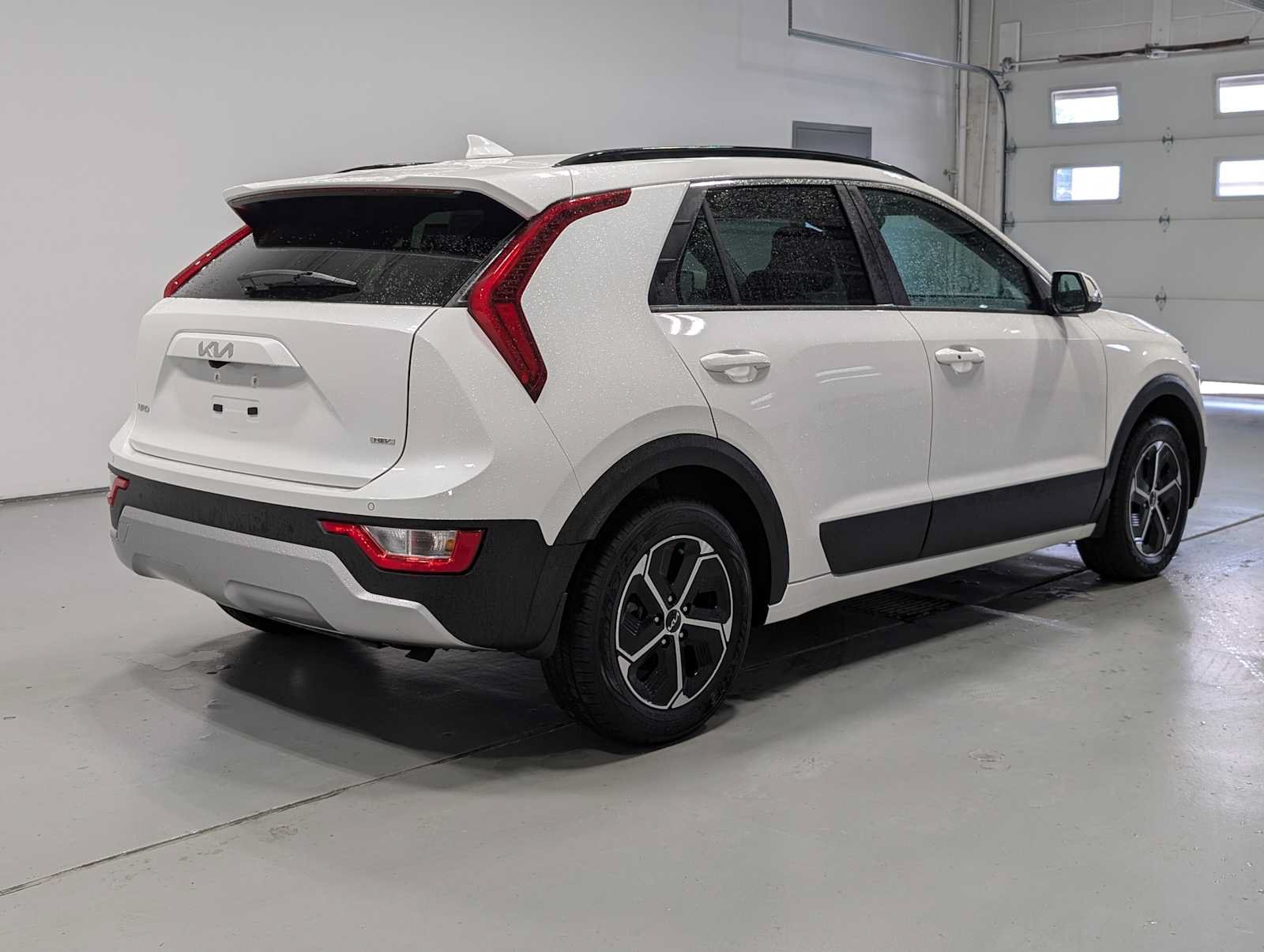Used 2024 Kia Niro EX FWD image 8