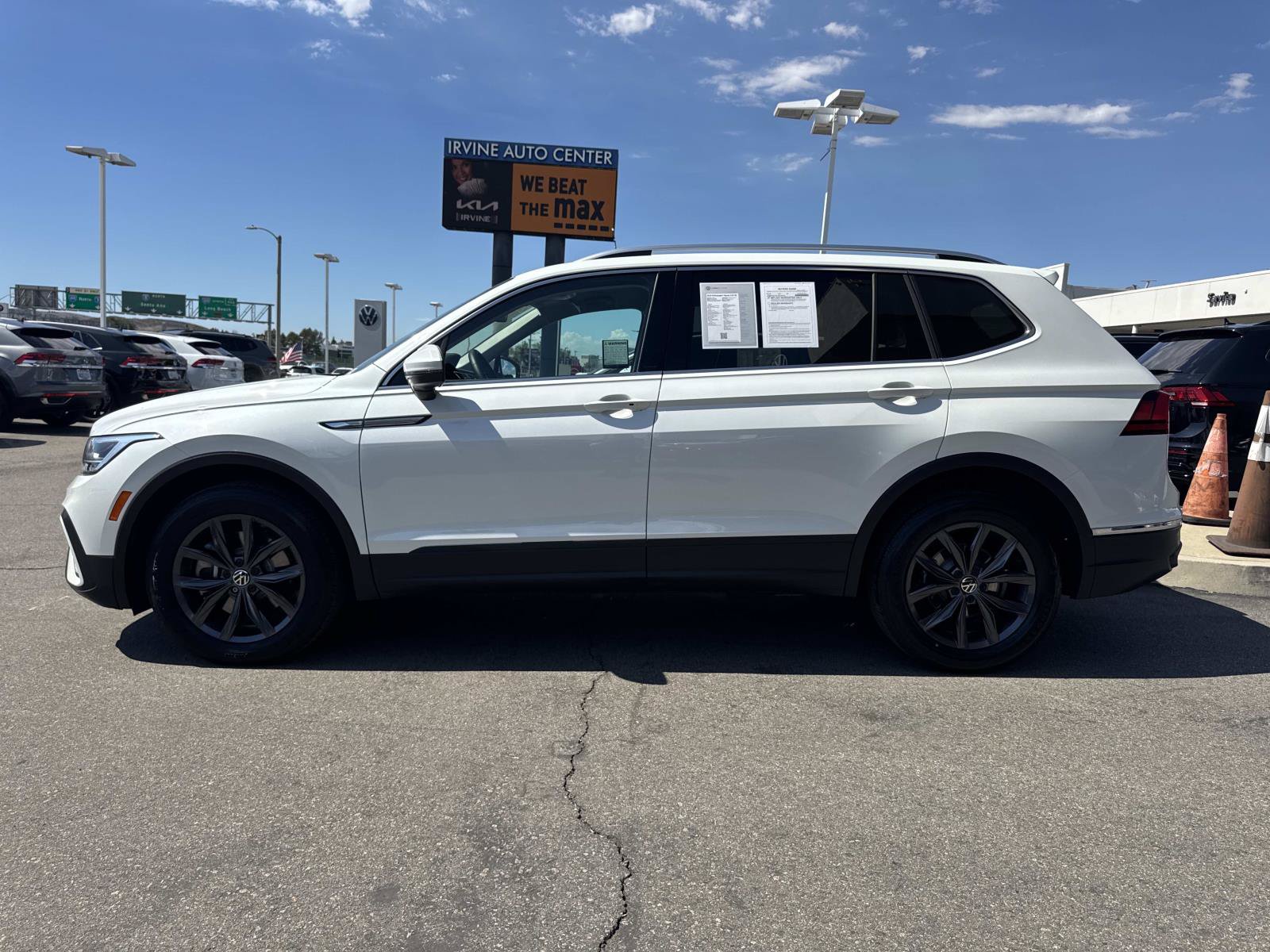 Certified 2023 Volkswagen Tiguan SE FWD image 2