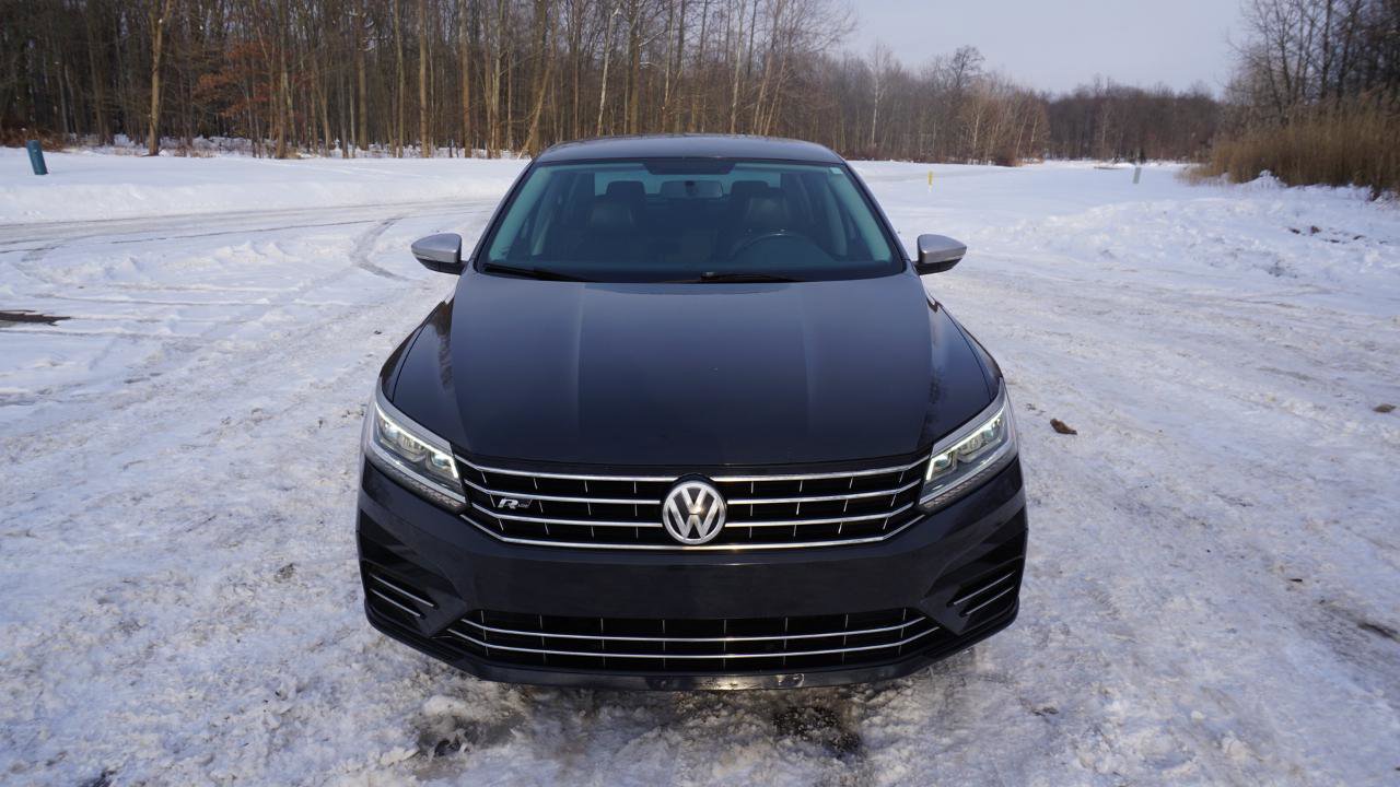 Used 2017 Volkswagen Passat 1.8T R-Line w/ R-Line Lighting Package FWD image 8