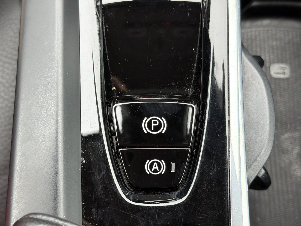 Used 2025 Volvo XC60 B5 Plus AWD/4WD image 7