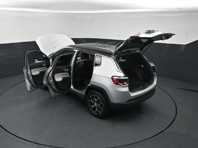 Used 2024 Jeep Compass Limited AWD/4WD image 28