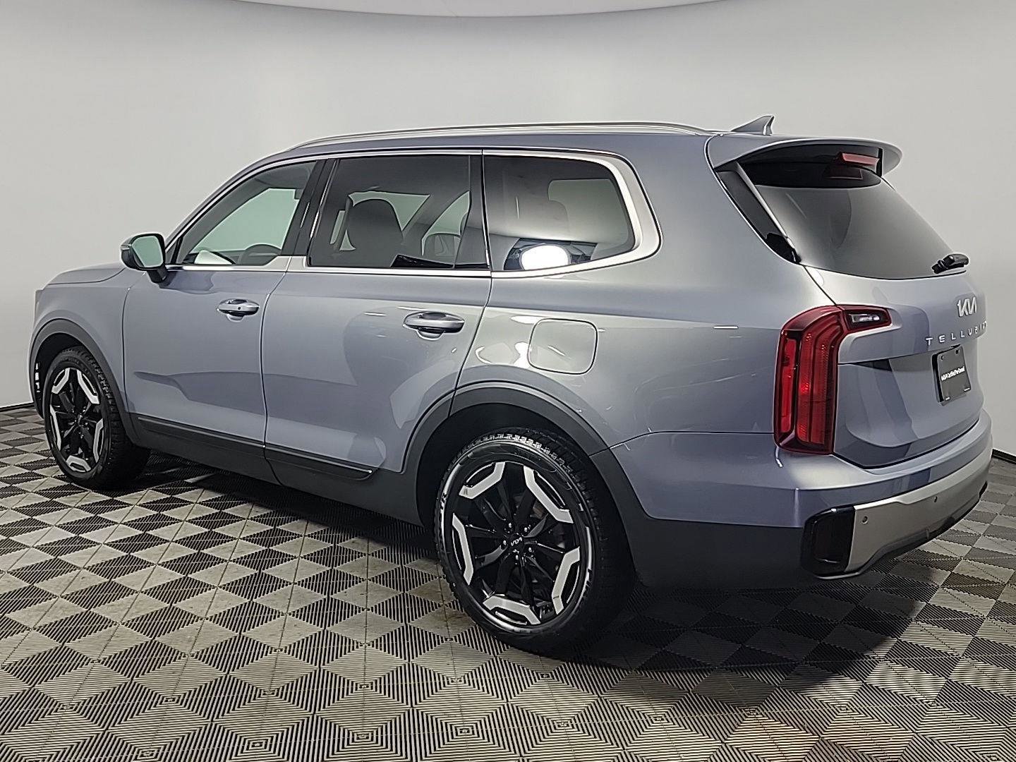 Used 2023 Kia Telluride S w/ S Sunroof Package image 9