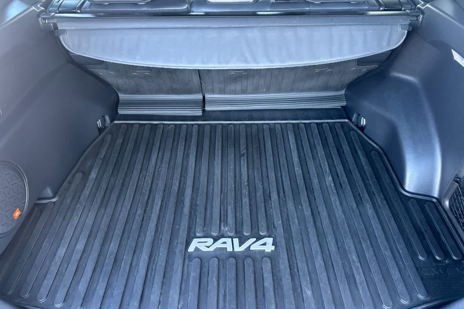 Used 2021 Toyota RAV4 XSE AWD/4WD image 16