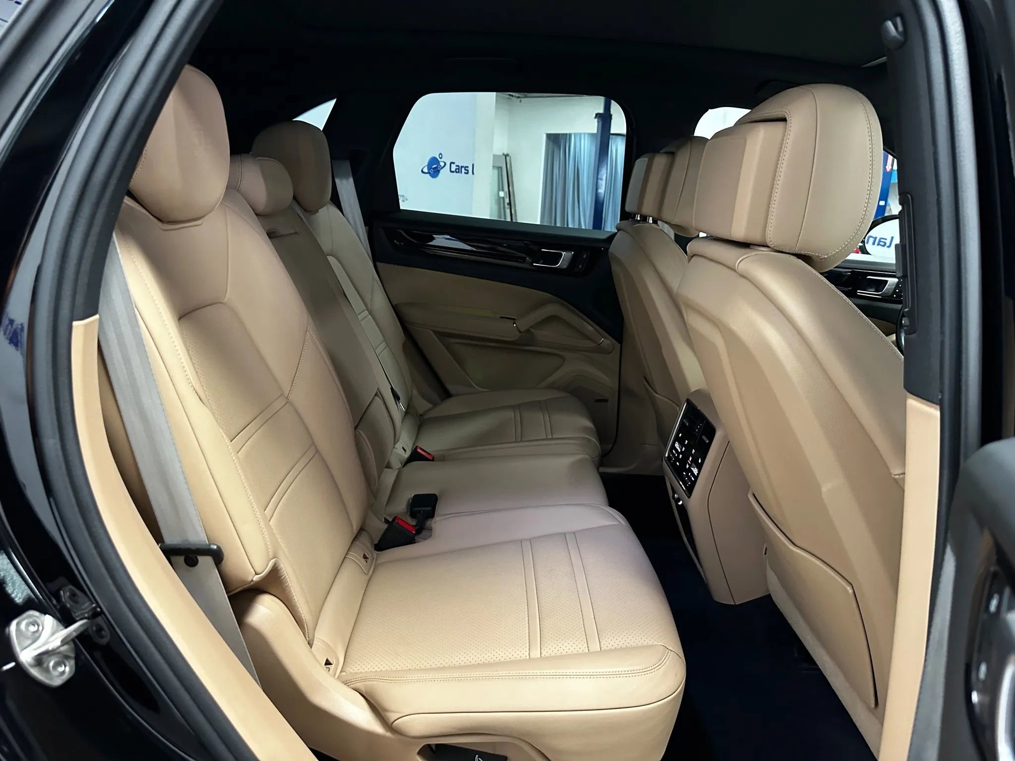 Used 2022 Porsche Cayenne Platinum Edition w/ Premium Package Plus image 22