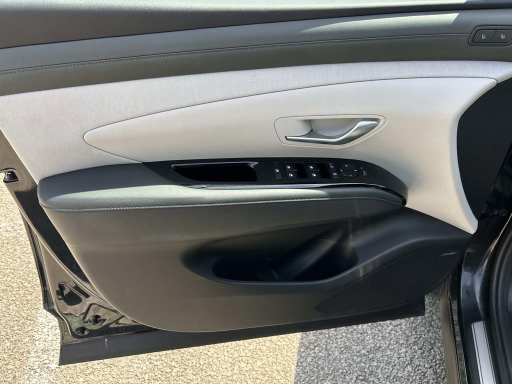 Certified 2025 Hyundai Tucson Limited AWD/4WD image 19