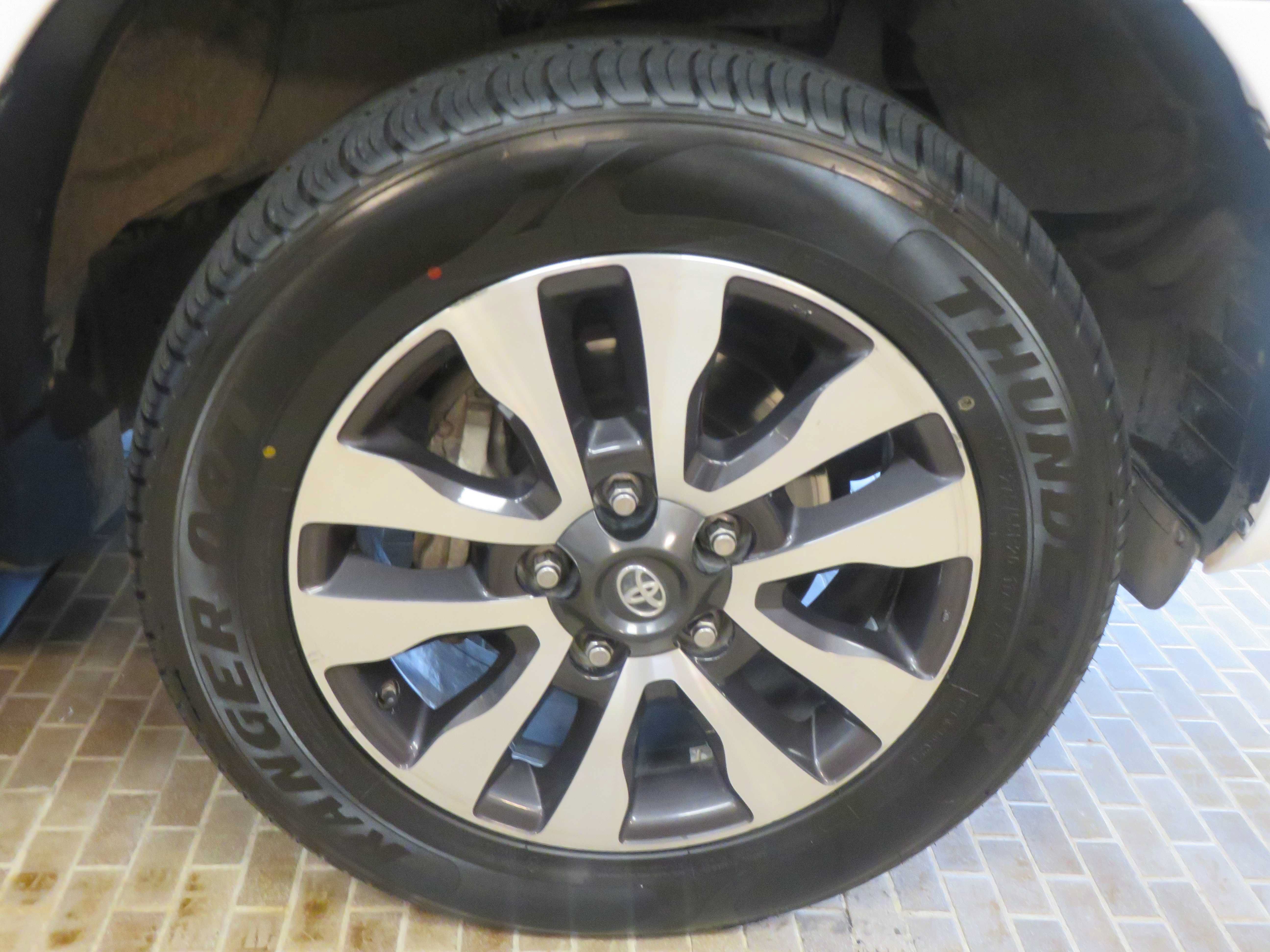 Used 2018 Toyota Sequoia Limited w/ Safety & Convenience Package AWD/4WD image 10