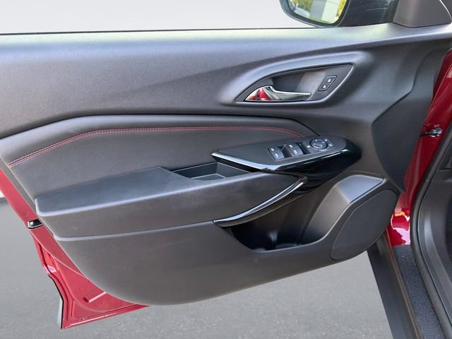 Used 2025 Chevrolet Trax RS w/ Driver Confidence Package FWD image 17