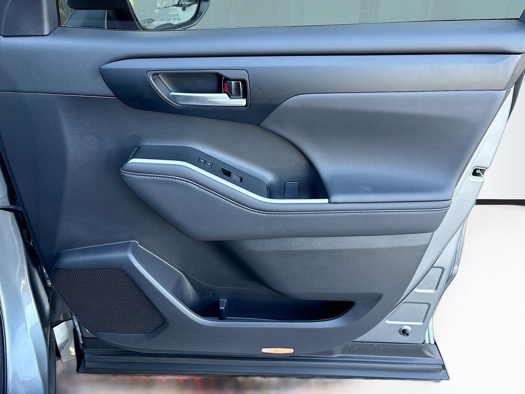 Certified 2025 Toyota Highlander XLE image 26