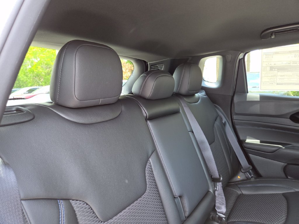 New 2026 Jeep Compass Latitude AWD/4WD image 19