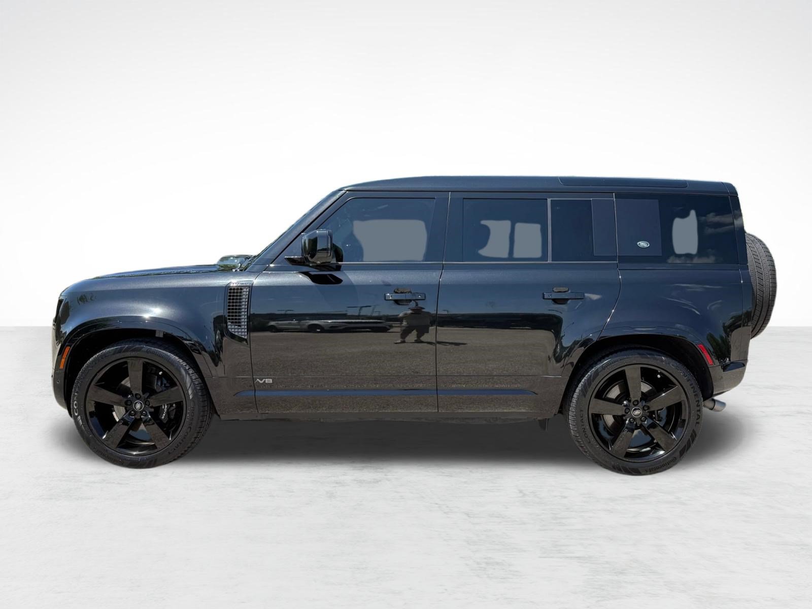 Used 2023 Land Rover Defender 110 V8 AWD/4WD image 2