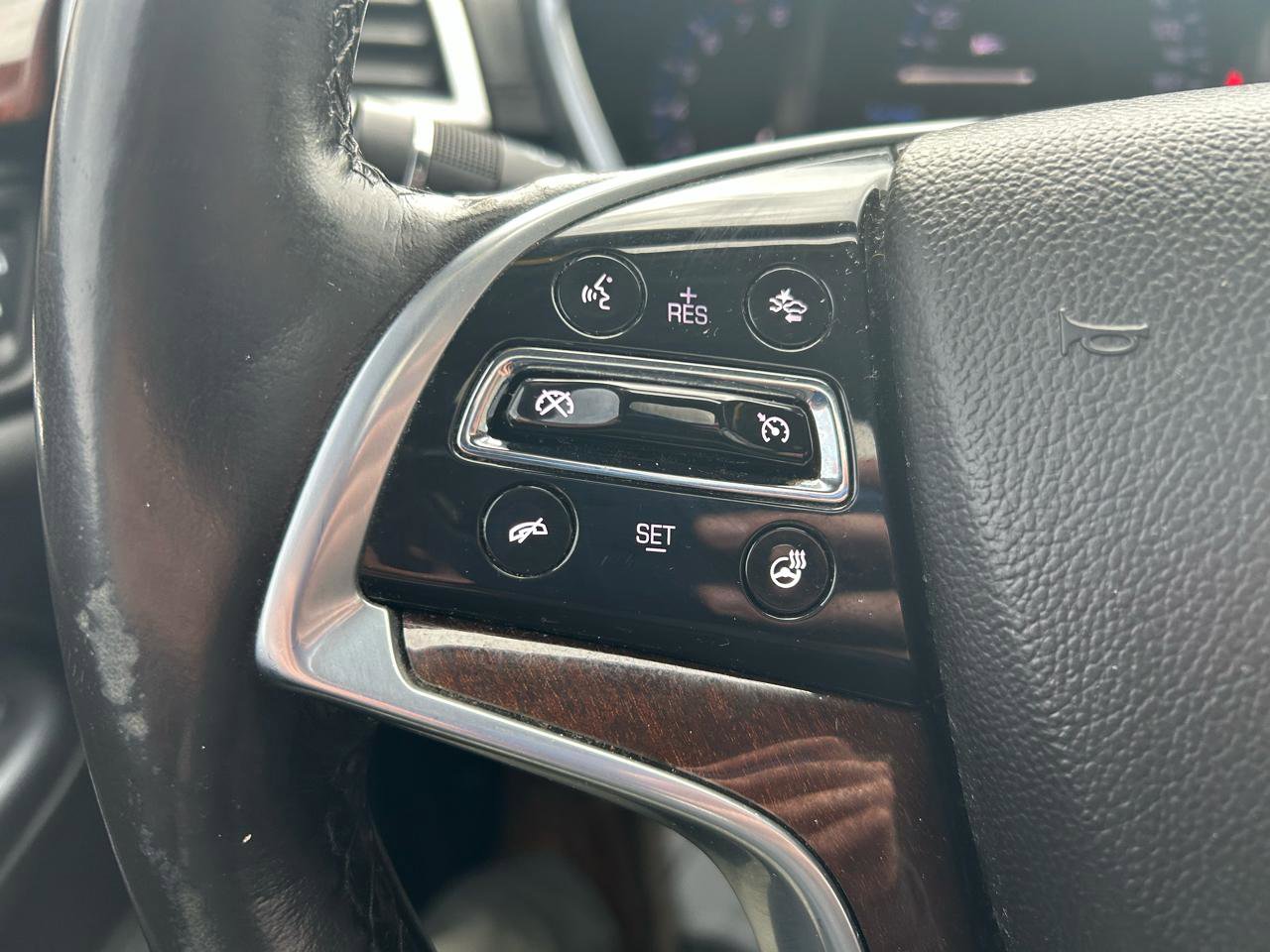 Used 2015 Cadillac SRX Luxury w/ Driver Awareness Package AWD/4WD image 19