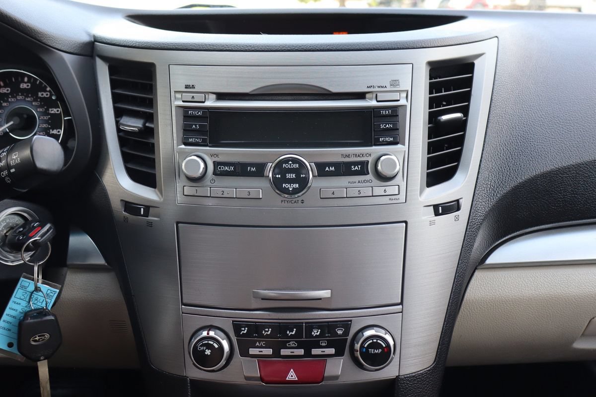 Used 2010 Subaru Outback 2.5i Premium AWD/4WD image 35